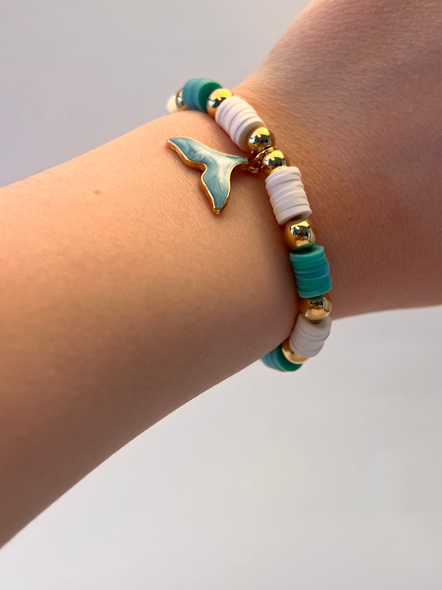 Grønt/blått armbånd med delfin finne🩵💚🐬