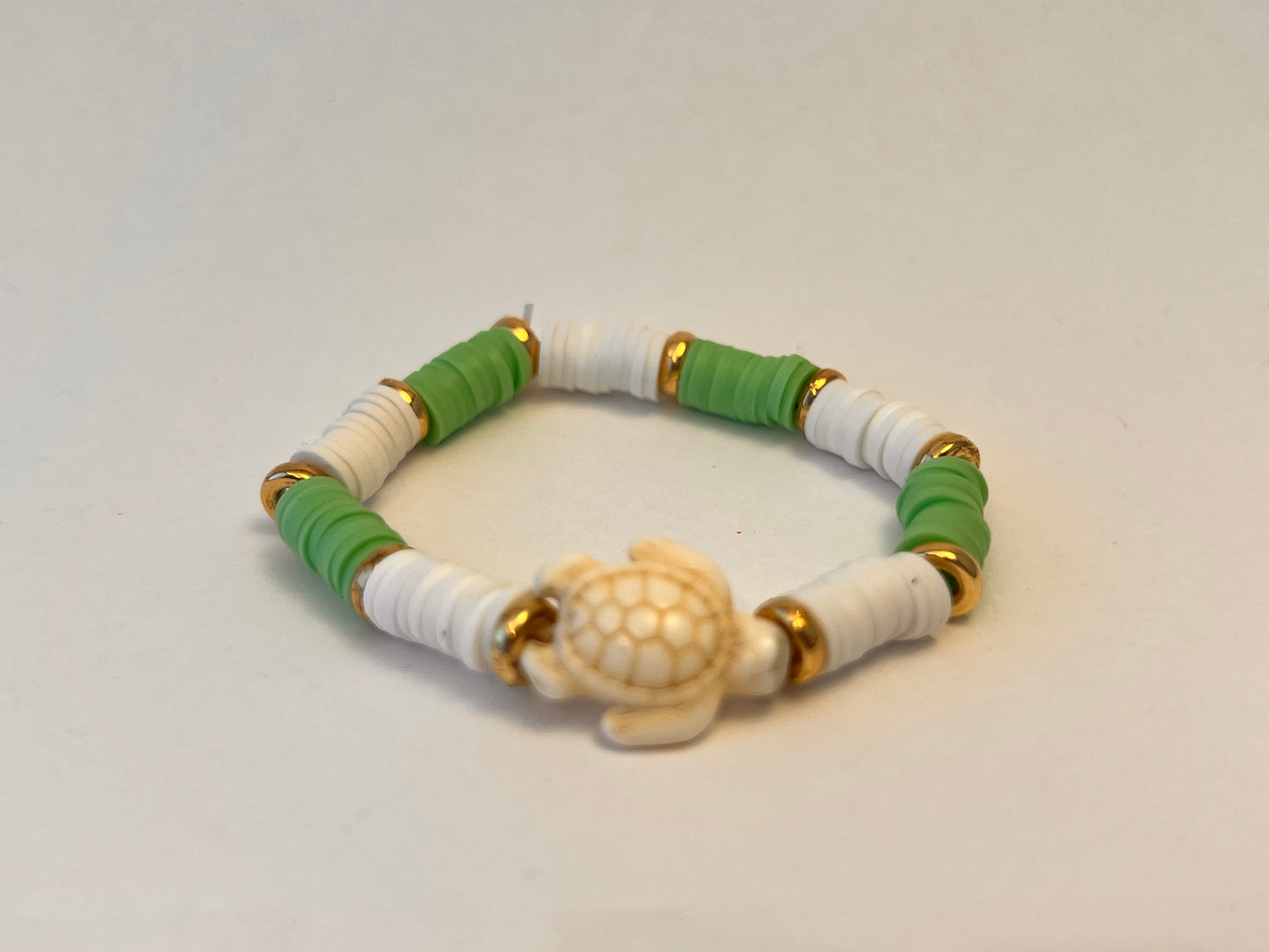 Grønt armbånd med skilpadde💚