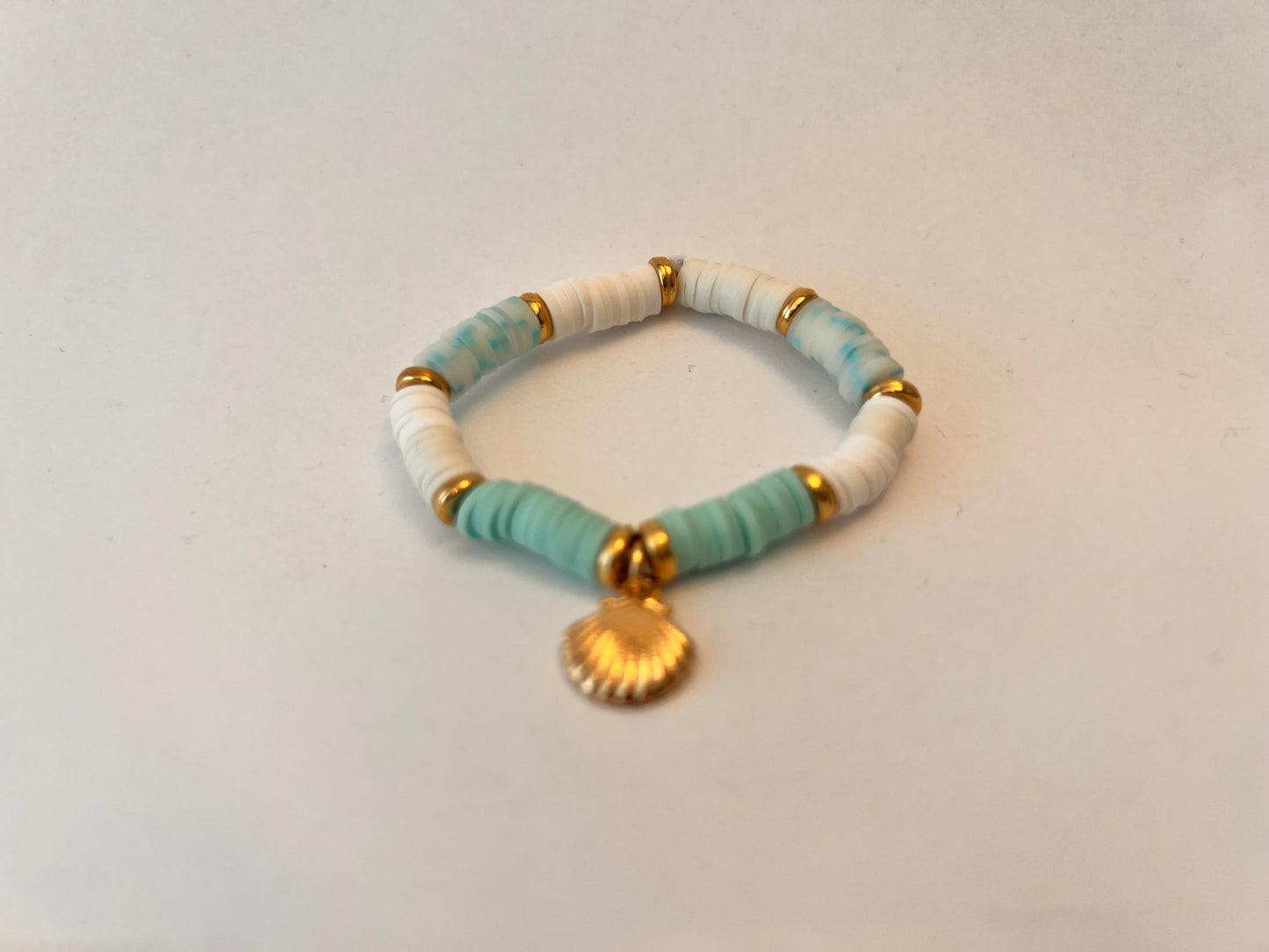 Blått og hvit armbånd med skjell🩵🤍